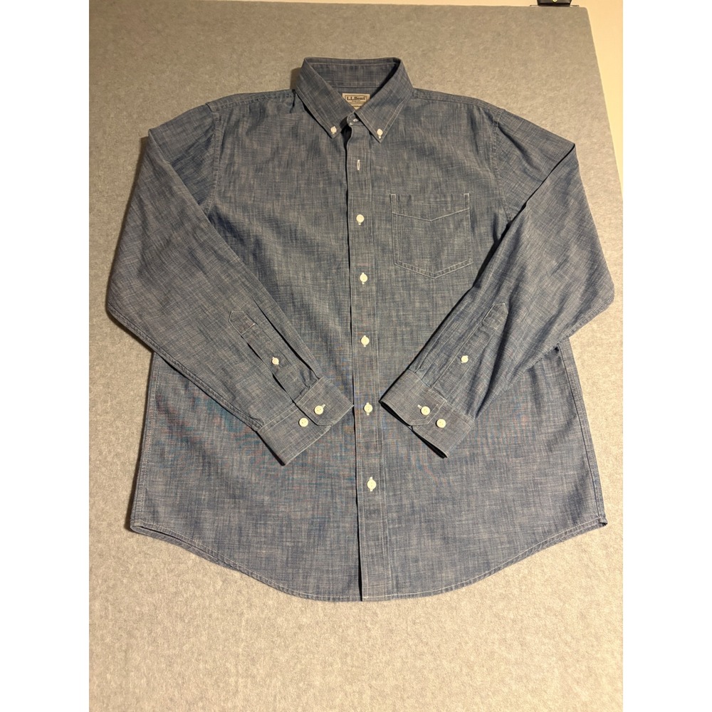 LL Bean Button Down Mens Size M Blue Denim Chambray Traditional Fit Shirt